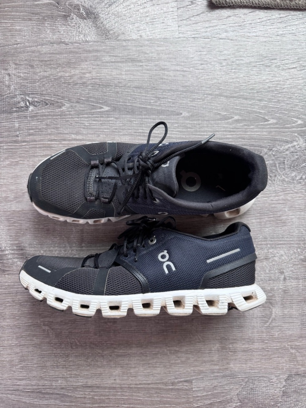 On Cloud Woman’s Shoes